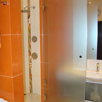 Душова кабінка Naomi